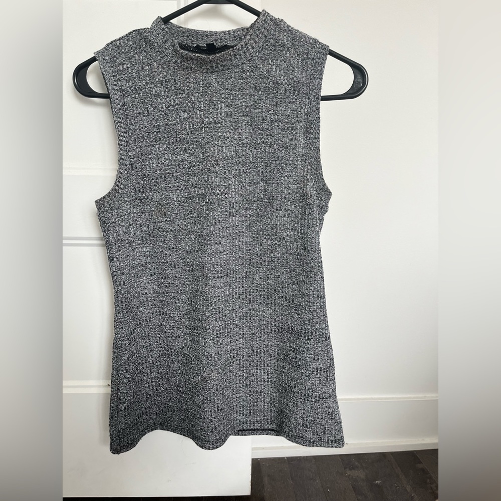 🌺 5/$30 🌺 Dynamite sleeveless mock neck grey ribbed top